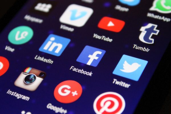 Insultato online, non è diffamazione.